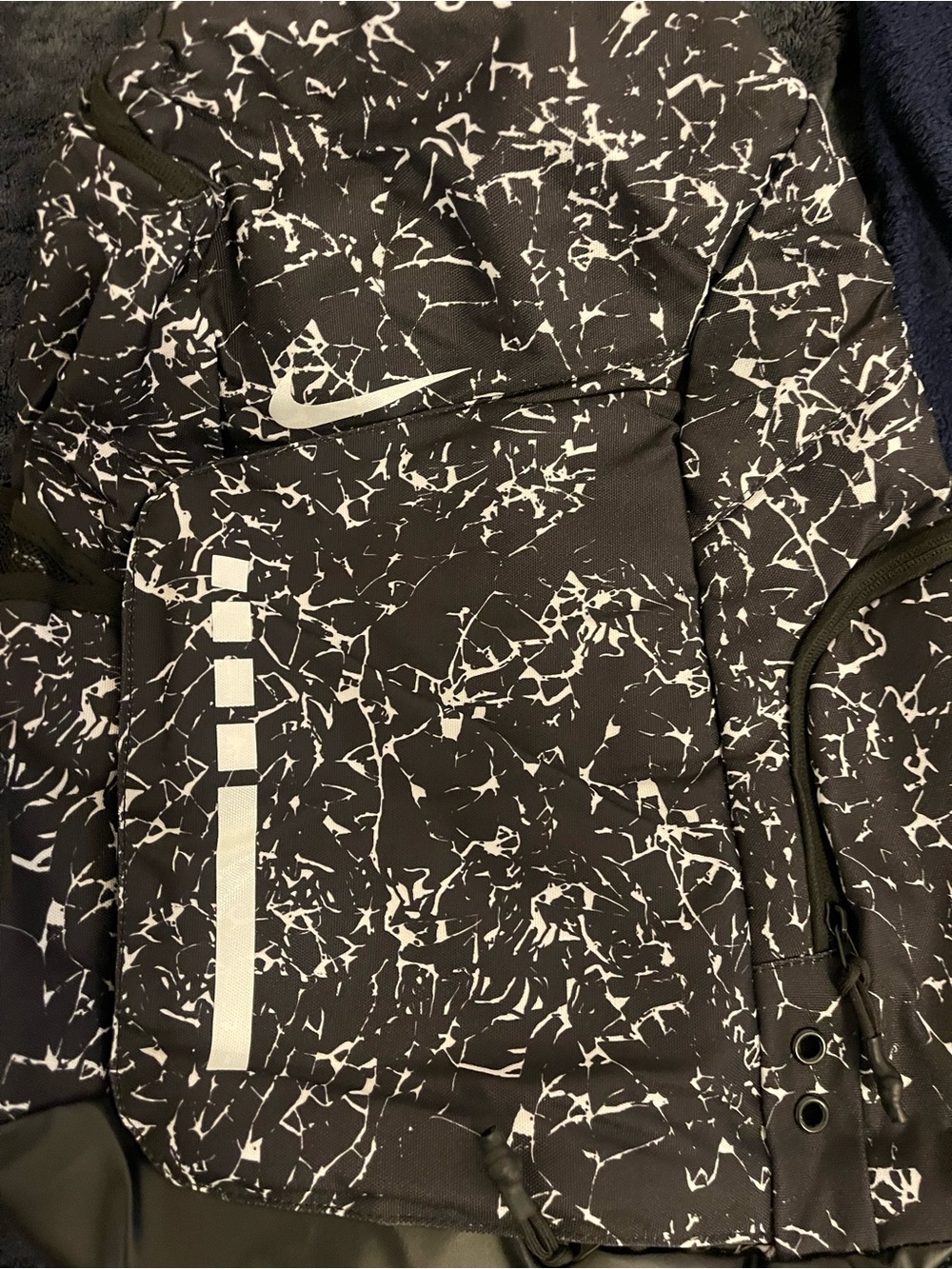 backpack - Picture 2 of 4